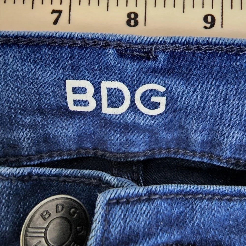 BDG Mid Rise Ankle Kicker Dark Wash Five Pocket Stretch  Women's Shorts Size 29